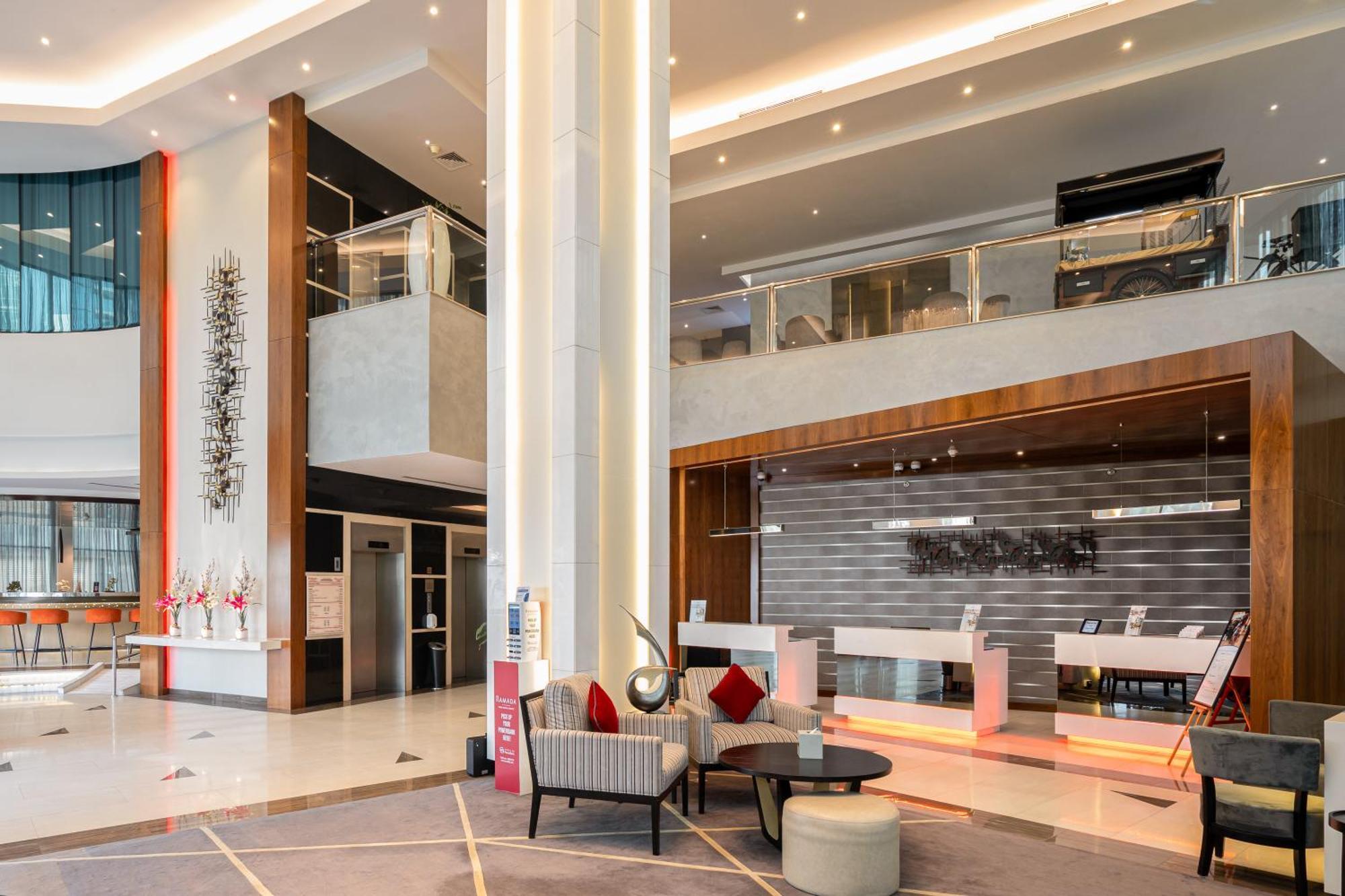 Готель Ramada By Wyndham Dubai Barsha Heights Екстер'єр фото